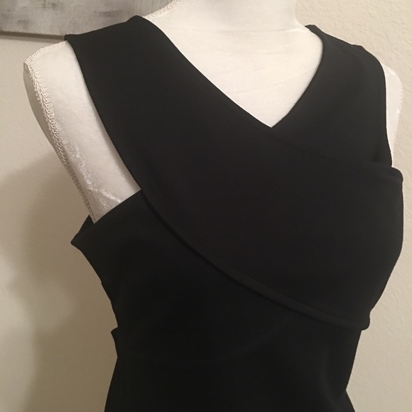 Black top with an open back - Picture 2 of 4